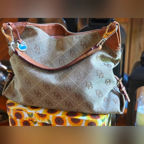 Vintage Dooney & Bourke Brown Shoulder Bag with Elegant Design